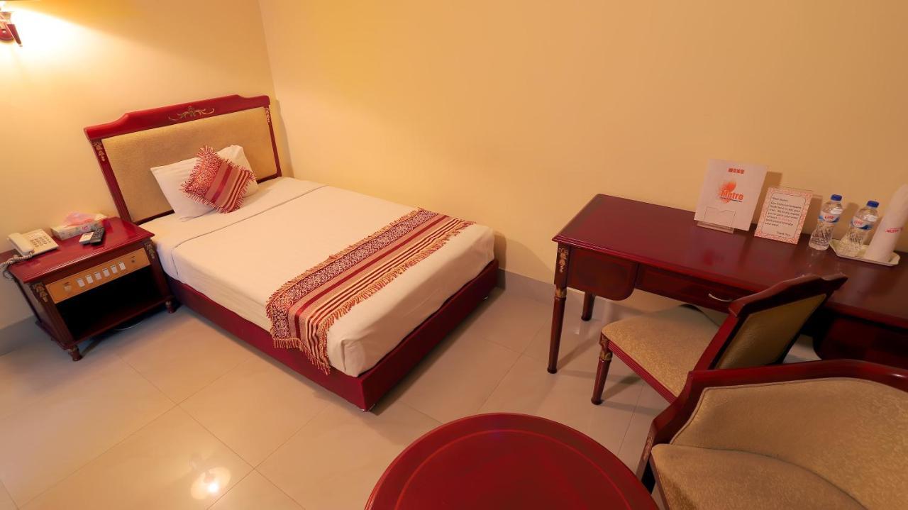 Hotel Metro International Sylhet Exteriör bild